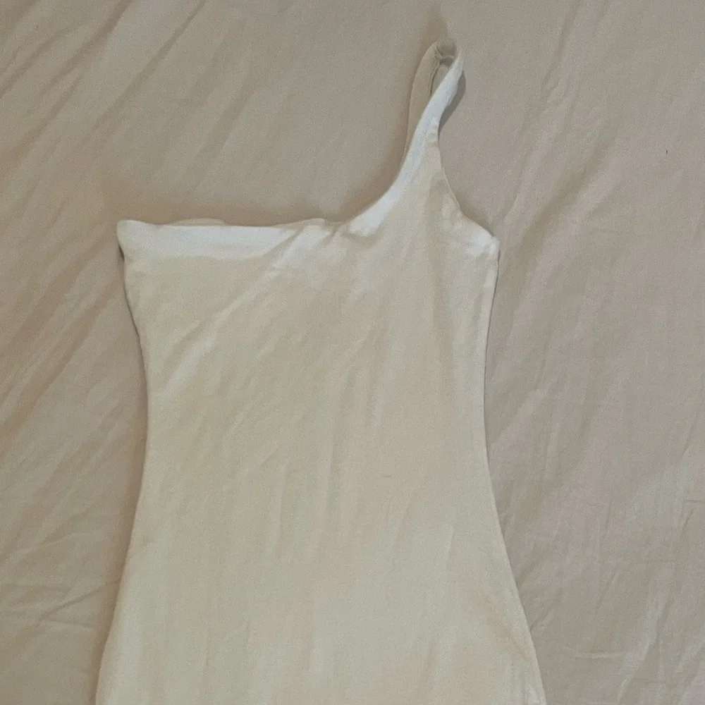 Reona Elegant One-Shoulder White Dress - Picture 2 of 6